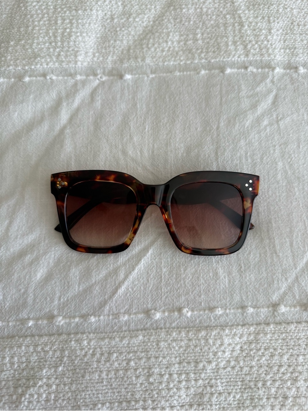 Classic Tortoiseshell Square Sunglasses - Brown Gradient Lenses